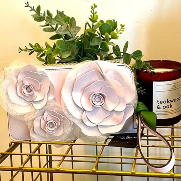 kate spade 3D Floral Flower Medium L Zip Wristlet Pale Amethyst NWT - Picture 3 of 7